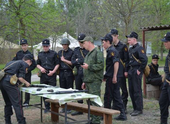 Астрахаснкие патриоты суворовского военного училища на спартакиаде «Юный динамовец»